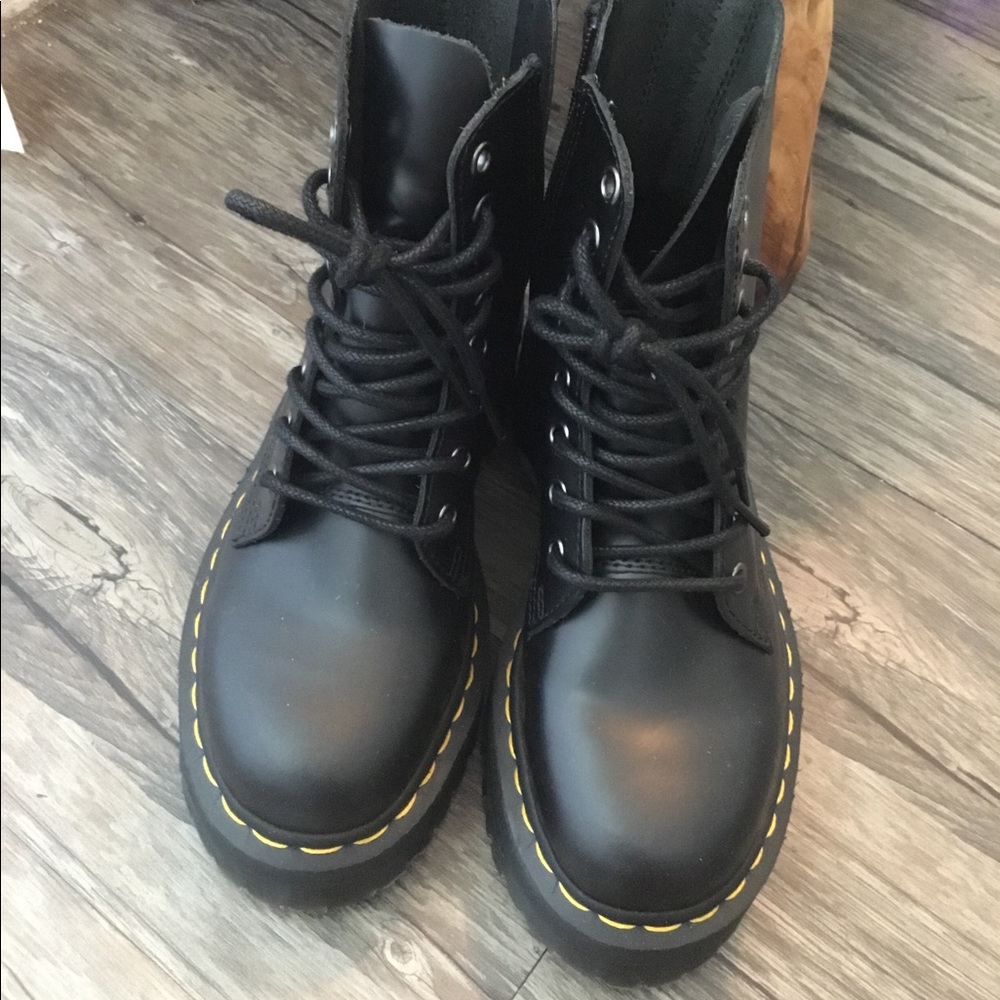 ❌SOLD❌ DOC MARTENS Jadon Like New! - Picture 2 of 4